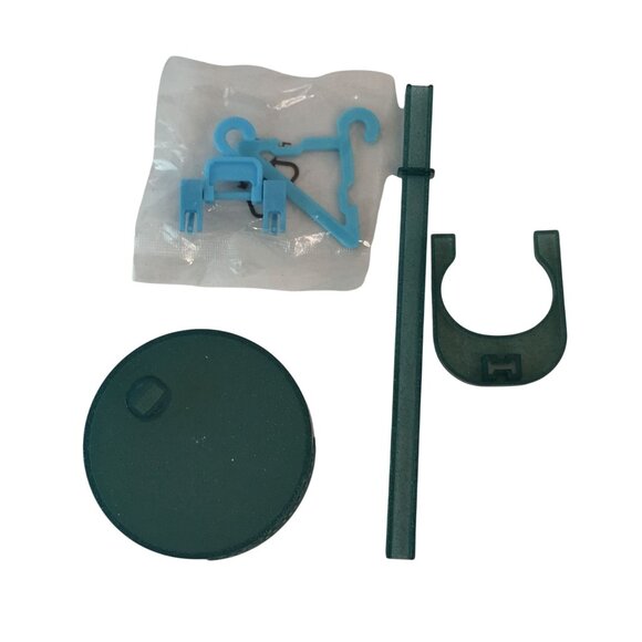 Mattel Rainbow High Gabriella Ice Blue Doll Stand & Hangers New - Picture 1 of 3